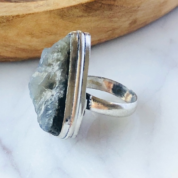Silver Labradorite Statement Ring - Picture 2 of 9